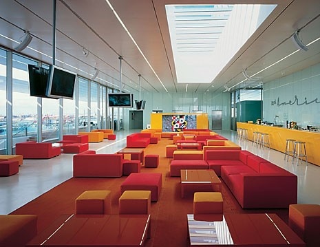 Lo spazio del club per vip al terzo livello