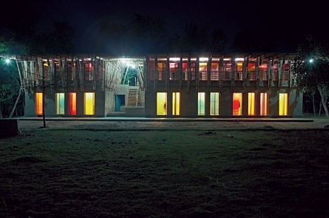 Veduta
notturna del fronte principale
