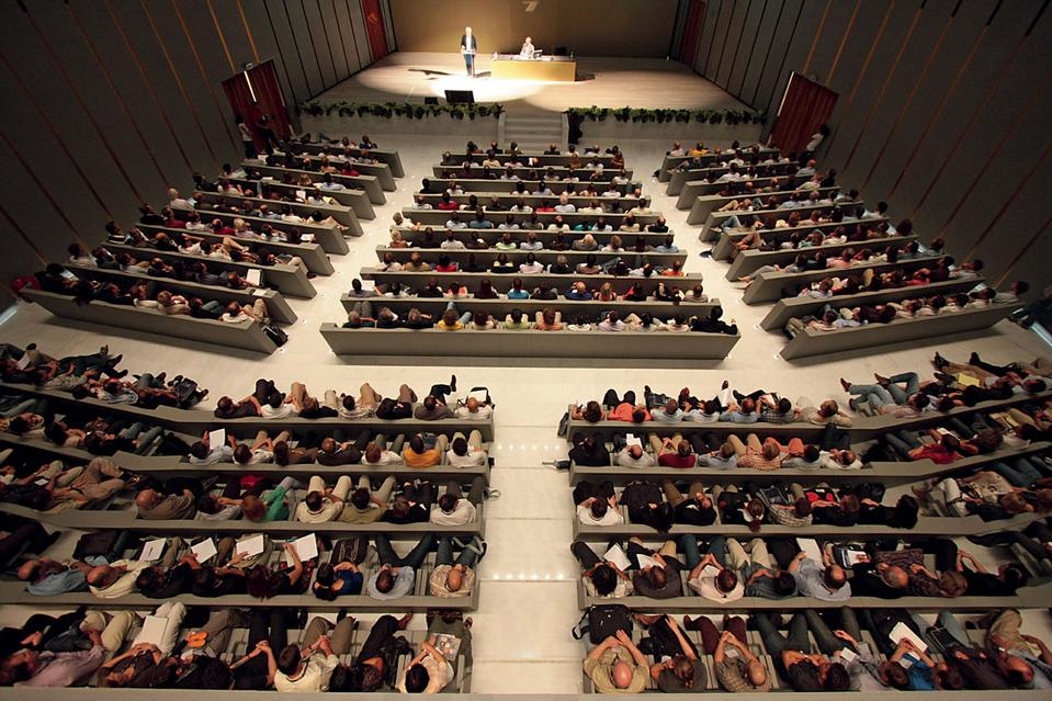Veduta dell'Aula Magna dalla sala superiore verso il palco. Foto Paolo Tonato
