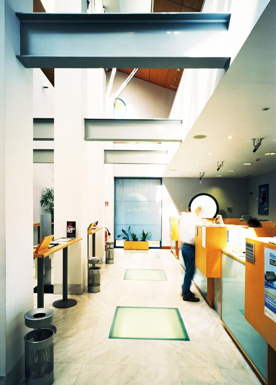 Filippo Romano, 
recupero delle cantine–scuderie di Villa Manzoni in banca (Giancarlo De Carlo, 1990).
