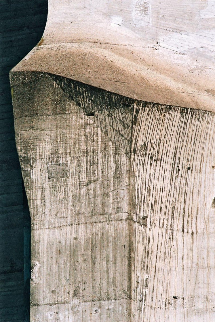 Particolare delle possenti forme in cemento del secondo Goetheanum.