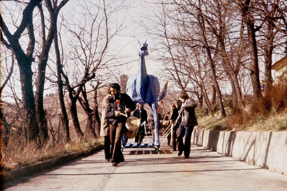 Marco Cavallo. Laboratorio P: Marco Cavallo (1973). Dipartimento di Salute Mentale di Trieste. Marco Cavallo. Laboratorio P: Marco Cavallo (1973). Dipartimento di Salute Mentale di Trieste.