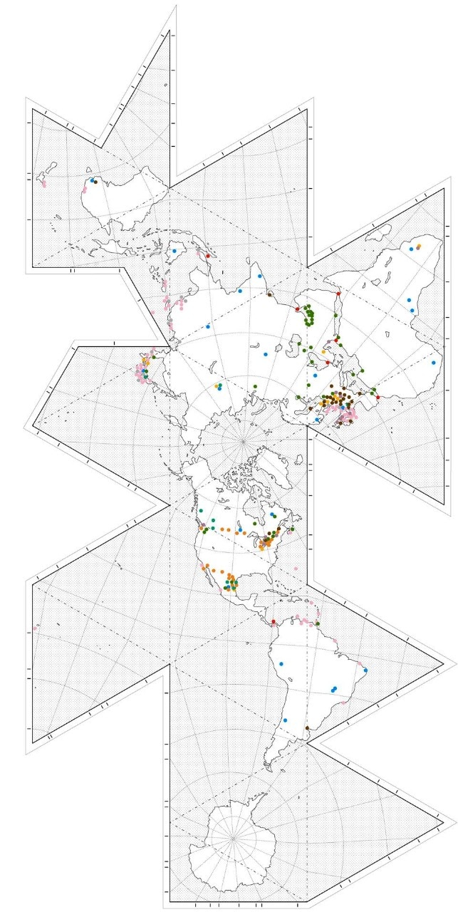 La mappa, che riproduce la superficie terrestre in forma
di icosaedro, in omaggio alla storica visualizzazione
Dymaxion di Buckminster Fuller, riporta le
localizzazioni di 259 infrastrutture critiche. Infografica motocontinuo