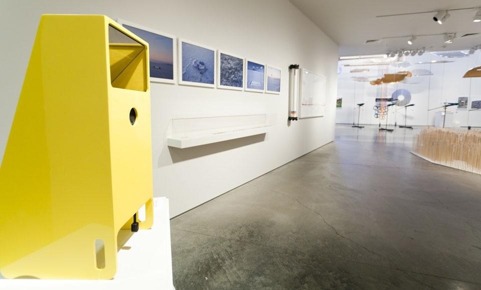 Vista della mostra <i>Landscape Futures. Animal Superpowers</i> di Chris Woebken e Kenichi Okada, in primo piano. Photo courtesy Nevada Museum of Art