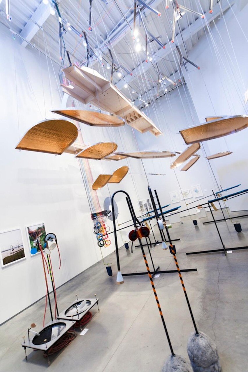 Vista della mostra <i>Landscape Futures. In primo piano: </i>Strumenti per la gestione e distribuzione dell'acqua in <i>Surface Tension</i> di Smout Allen. Photo courtesy Nevada Museum of Art