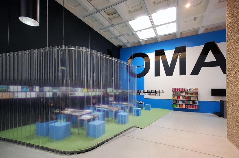 In apertura: video installazione. Fotografia Emilia De Vivo; qui sopra: veduta della mostra. Fotografia Lyndon Douglas