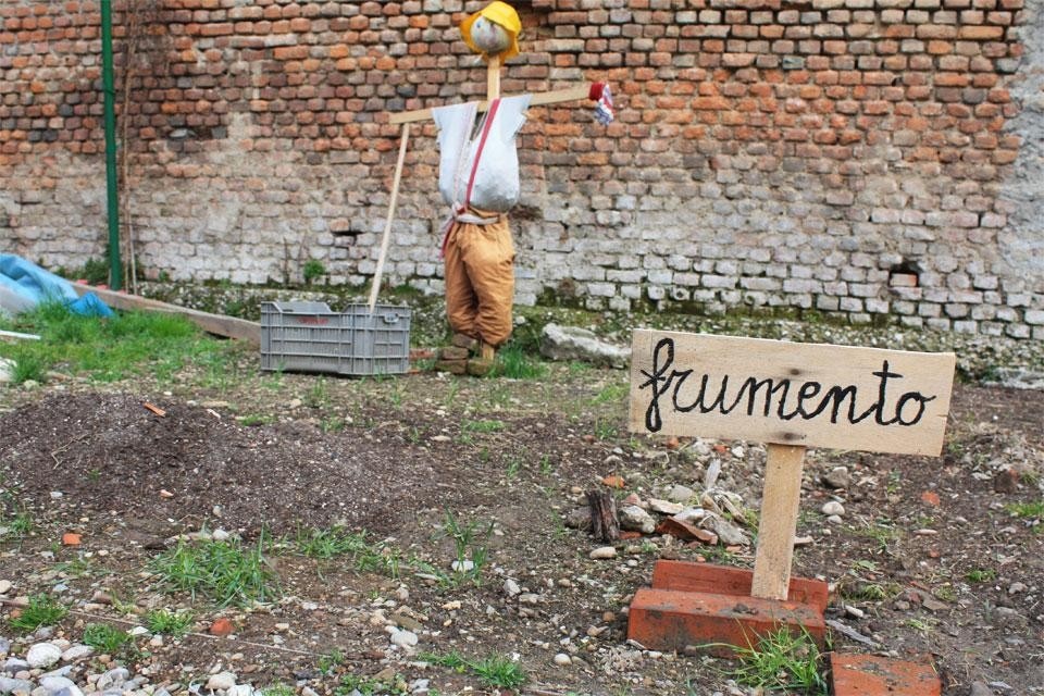 Orto in costruzione in Cascina Cuccagna ad opera di Gruppoverde