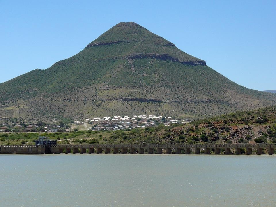 Vista su Umasizahke, sulla diga e il lago artificiale