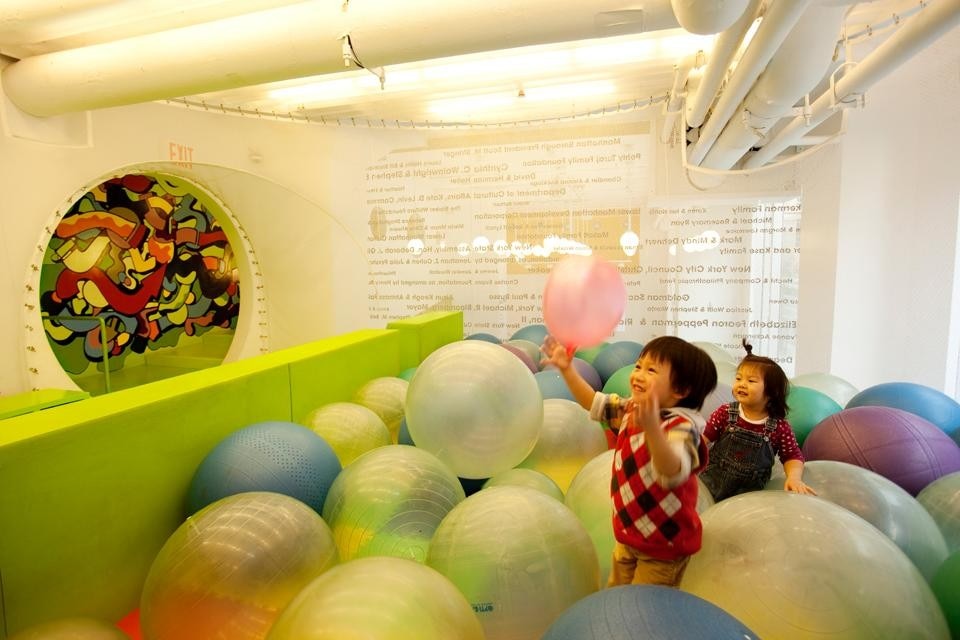 La vasca delle palline offre ai bambini la possibilità di un po' di esercizio fisico
La vasca delle palline offre ai bambini la possibilità di un po' di esercizio fisico