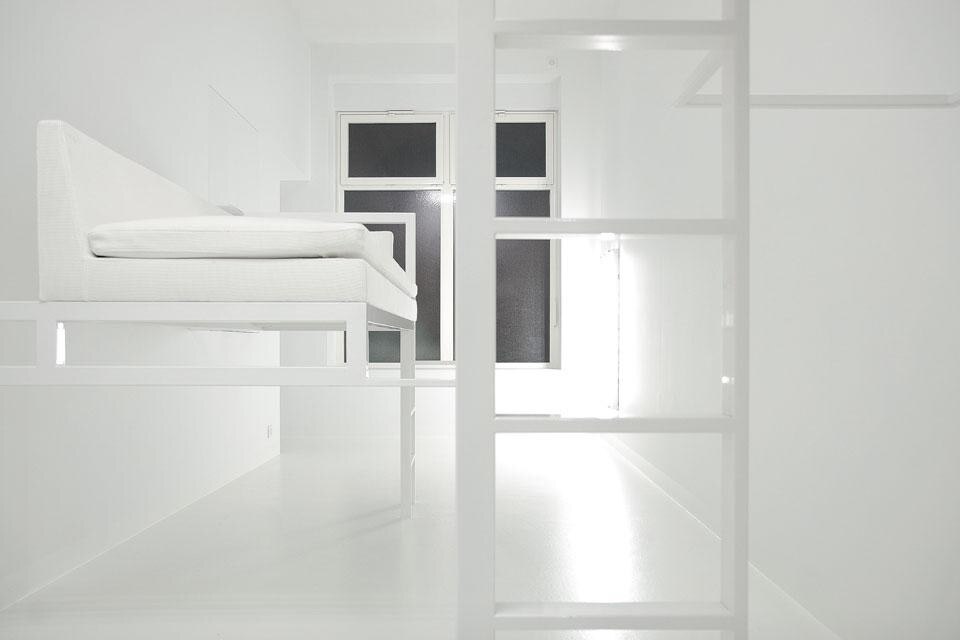 L’organizzazione verticale
dell’appartamento, impostato
sulla pianta libera, evidenzia
lo studio di Rahm per
ottenere diversi livelli
spaziali con temperature che
variano per convezione