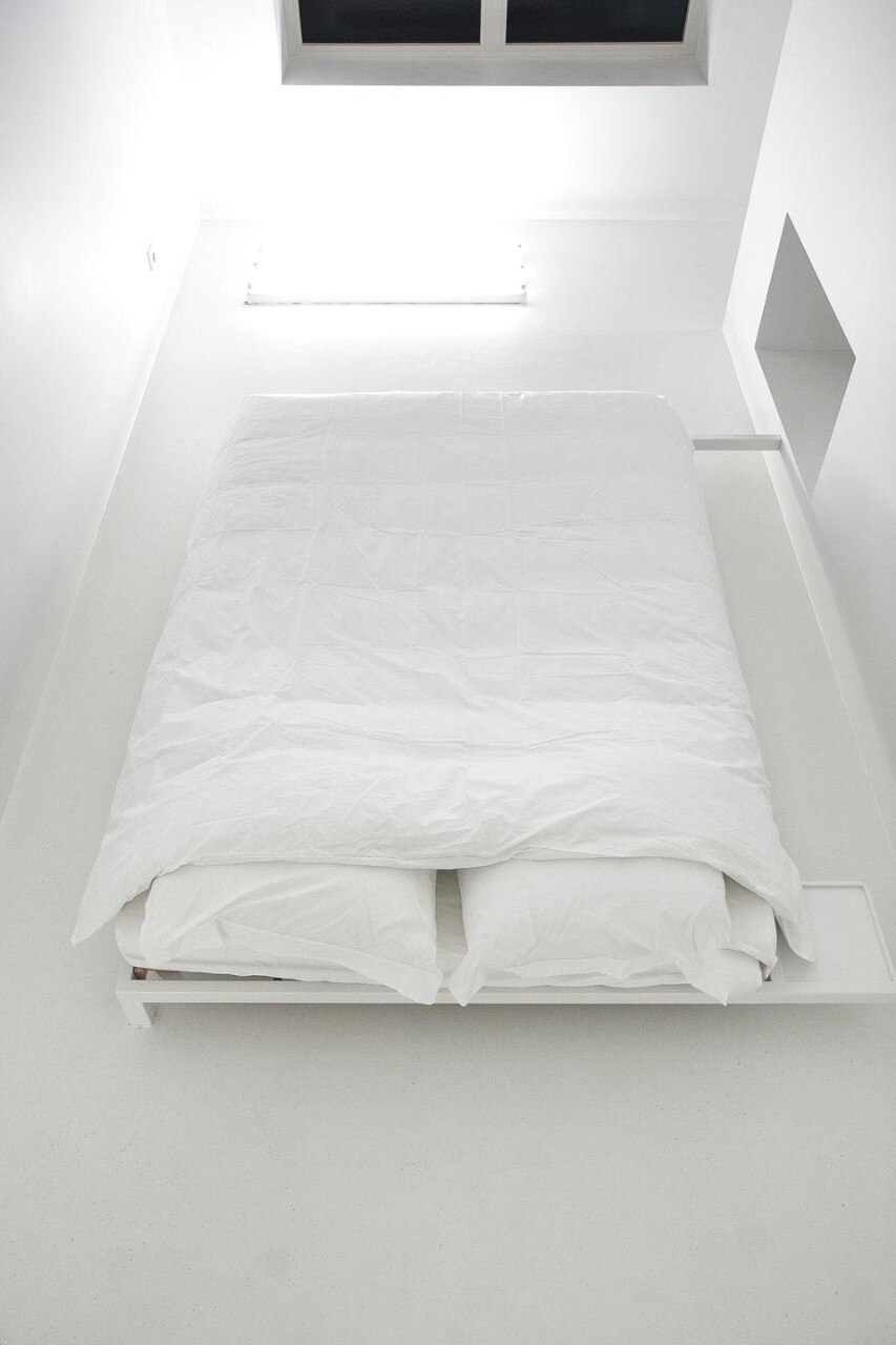 Rahm abbandona le categorie
di forma e funzione e
rifiuta le partizioni murarie
tradizionali della tipologia
abitativa a favore di una
composizione termica