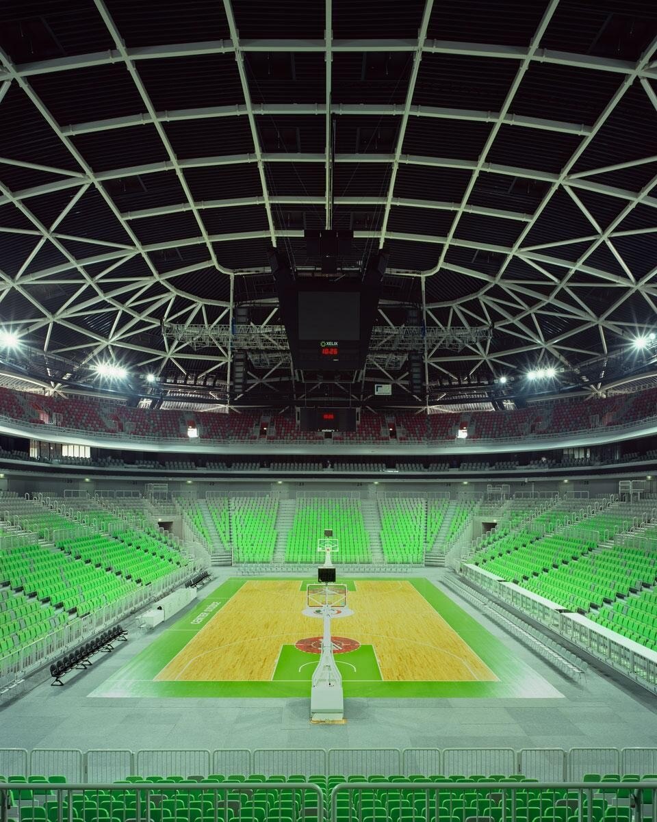 Il campo dell'arena, che ospita principalemte incontri di baskett e di handball