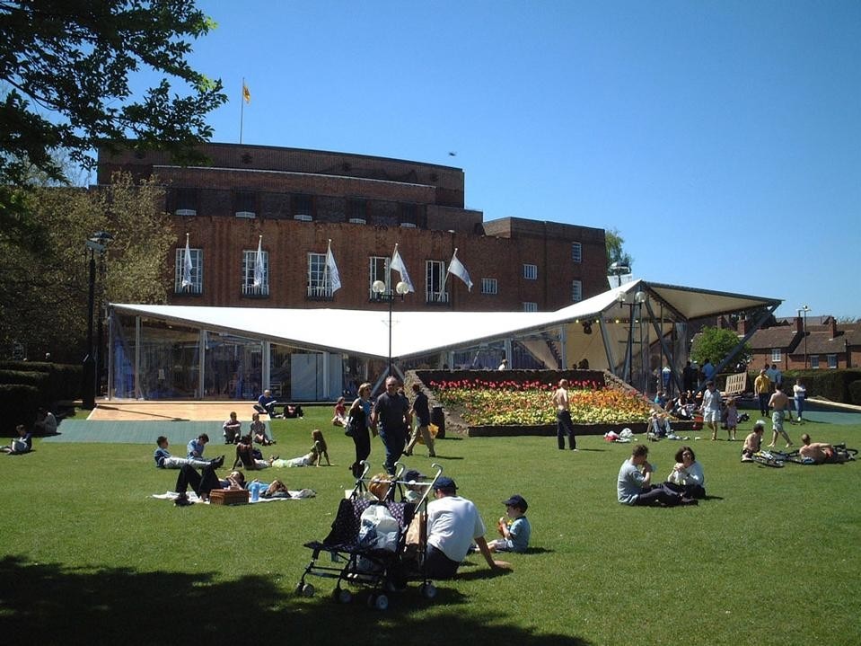 Il Serpentine Pavilion di Zaha Hadid ribattezzato "Summer House". Photo courtesy Peter Bailey
