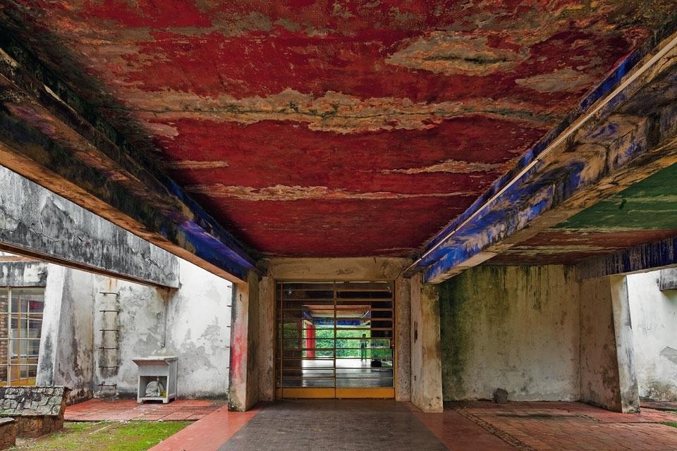 Inaugurata nel
luglio del 1938 e abitata fino
alla morte di De Carvalho,
avvenuta nel 1973, la Fazenda
Capuava versa oggi in una
condizione d’abbandono
