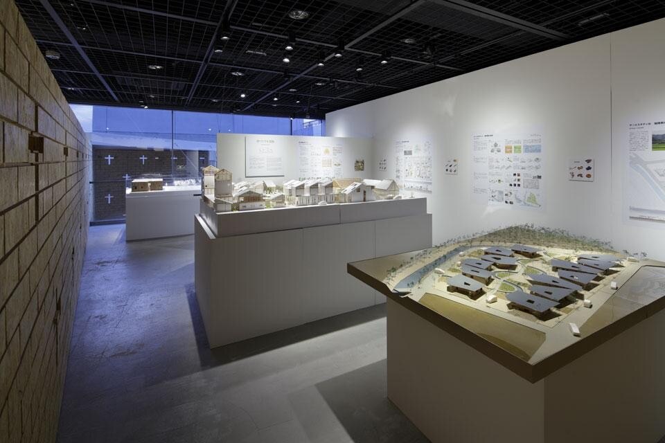 Vista della mostra "Tomorrow: The Challenge of Architecture" alla TOTO Gallery MA. Photo © Nacása & Partners Inc.