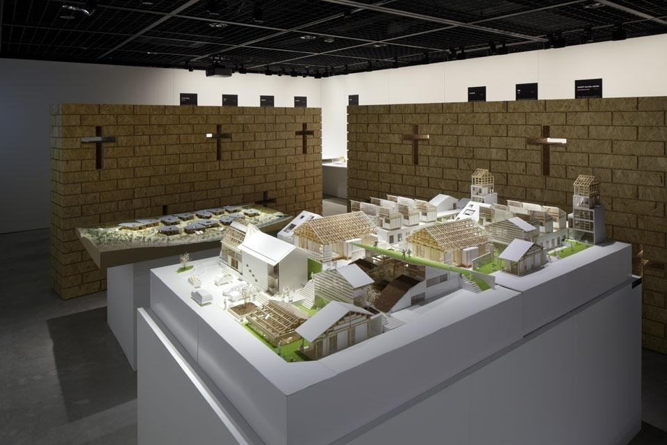 Vista della mostra "Tomorrow: The Challenge of Architecture" alla TOTO Gallery MA. Photo © Nacása & Partners Inc.