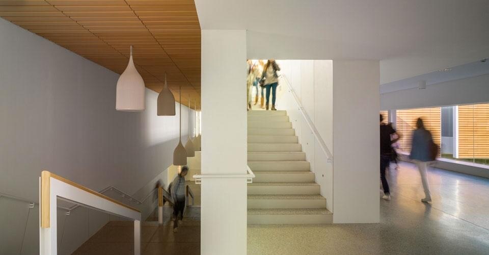 La Escuela de Magisterio, la facoltà di Magistero di Granada, di Ramón Fernández-Alonso (Ramón Fernández e Alonso Borrajo), vincitore per la categoria Architettura d'interni