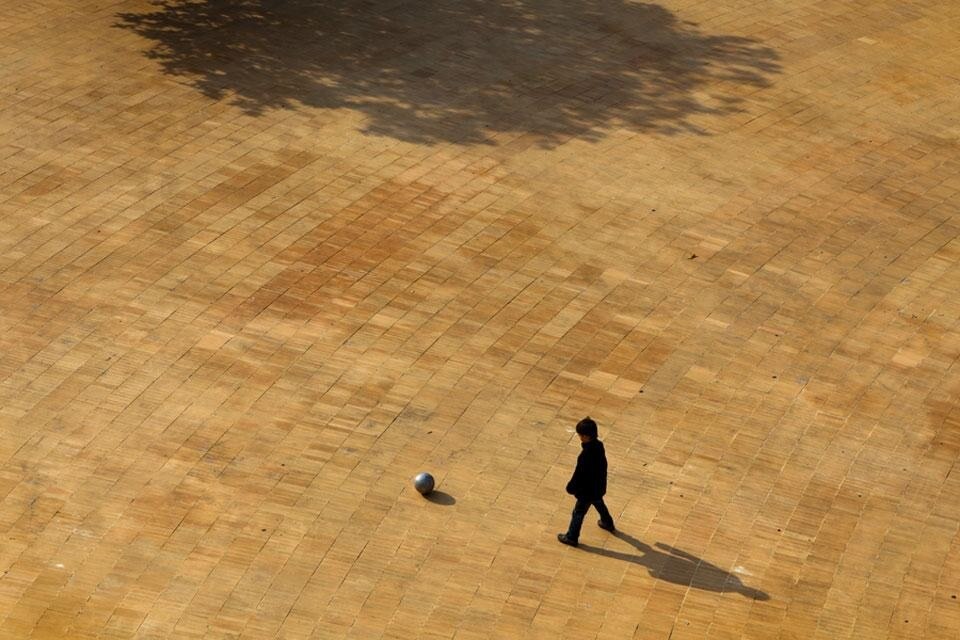 Il progetto per il ridisegno di Plaza Mayor de Almazan di Churtichaga+Quadra-Salcedo Arquitectos ha guadagnato una menzione d'onore nella categoria Architettura