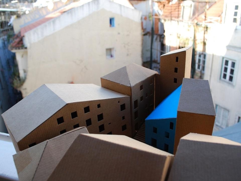 Artéria, Edificio-Manifesto, modellino, quartiere di Mouraria, Lisbona, Portogallo, 2012. Photo © Atréria