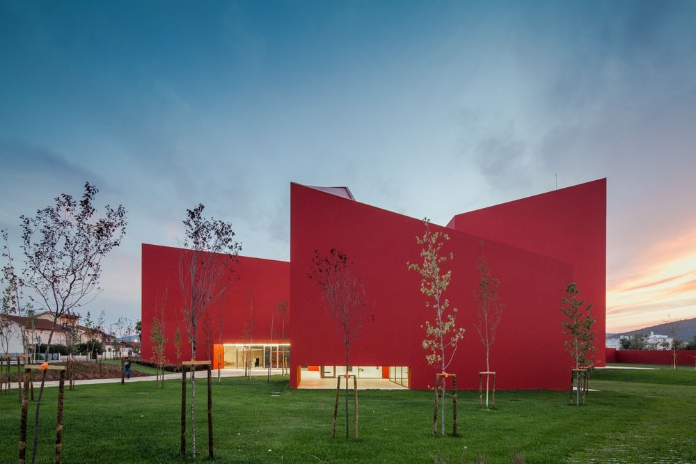 FAT – Future Architecture Thinking: Casa das Artes Miranda do Corvo, Portugal. Photo João Morgado
