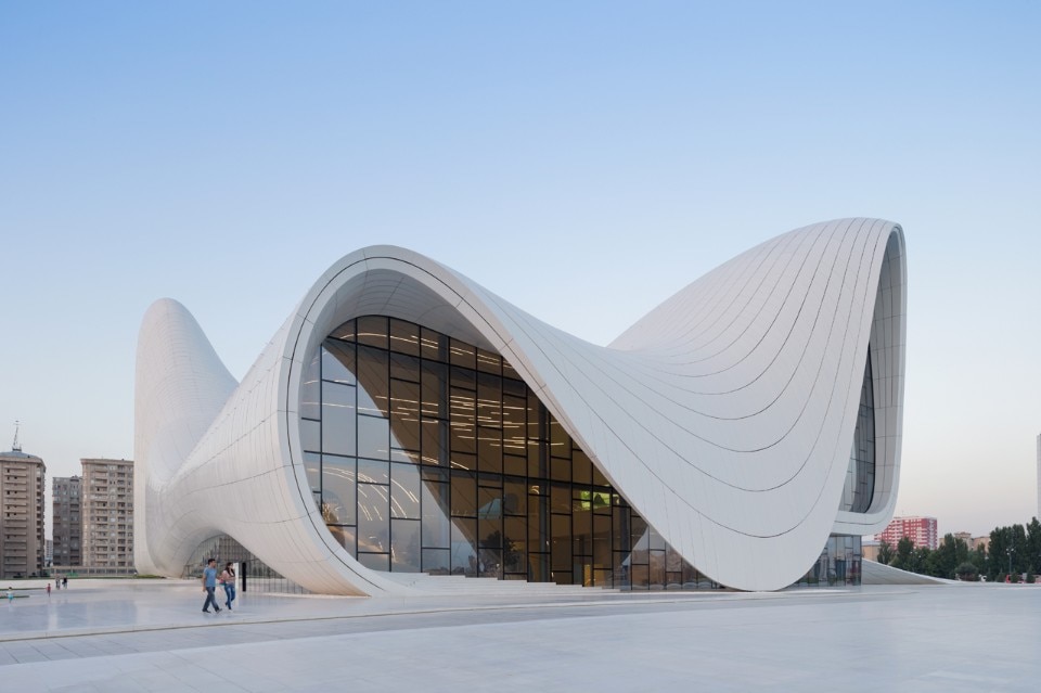 Zaha Hadid Architects, Heydar Aliyev Center, Baku, Azerbaigian. Photo Iwan Baan