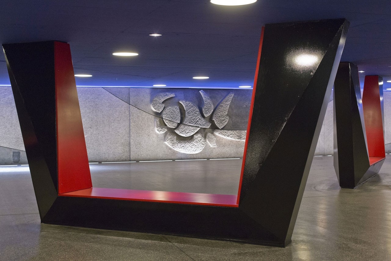 Vehovar & Jauslin, Station Forecourt