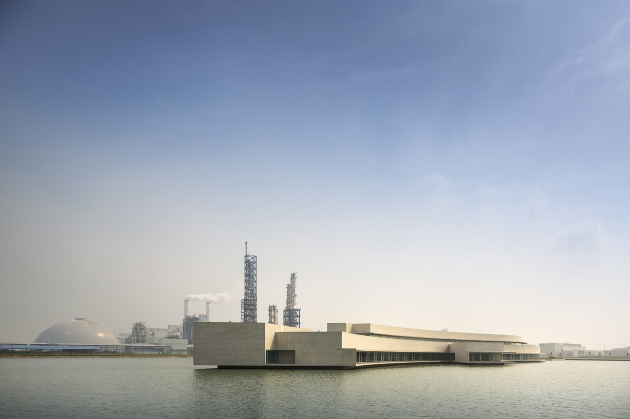 Álvaro Siza & Carlos Castanheira, The Building On the Water, Huai’An City, Jiangsu Province, Cina Álvaro Siza & Carlos Castanheira, The Building On the Water, Huai’An City, Jiangsu Province, Cina