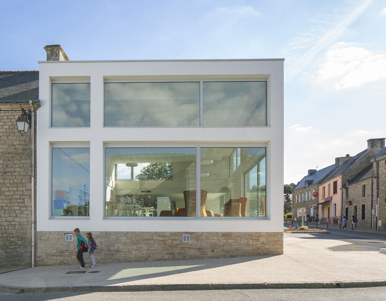 Studio 02, Library in Monterblanc, France