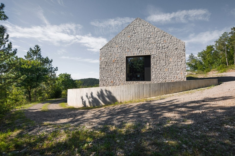 Dekleva Gregorič Arhitekti, Compact Karst House, Vrhovlje, Slovenija