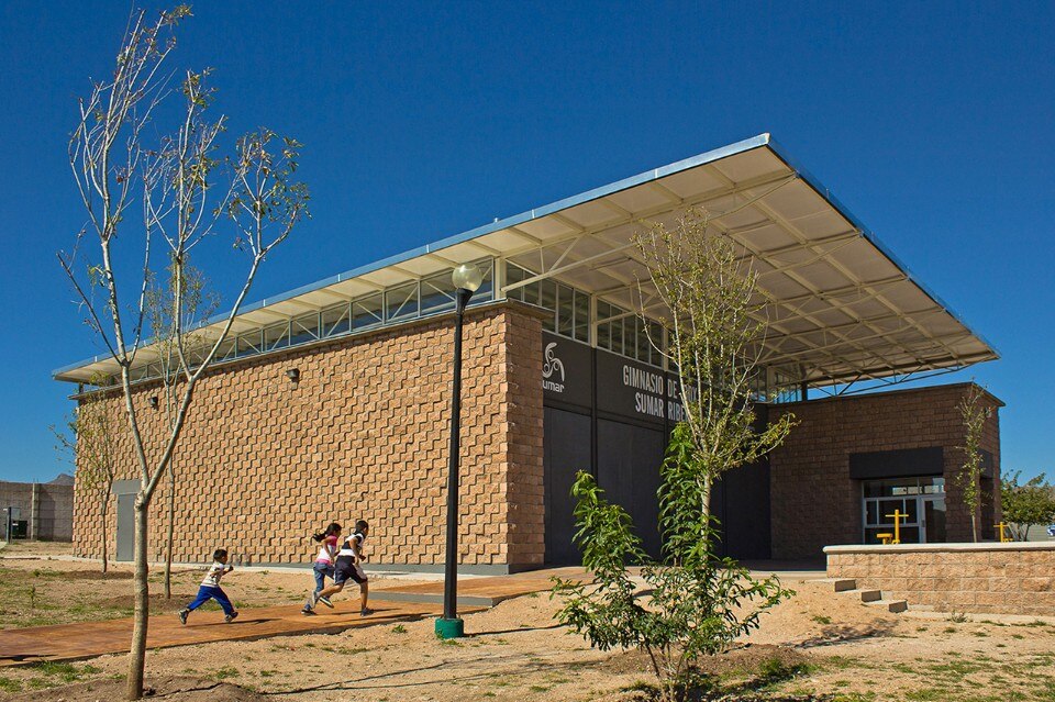 Urbánika, Gimnasio de Box Riberas, Chihuahua, México. Photo Guadalupe Campos