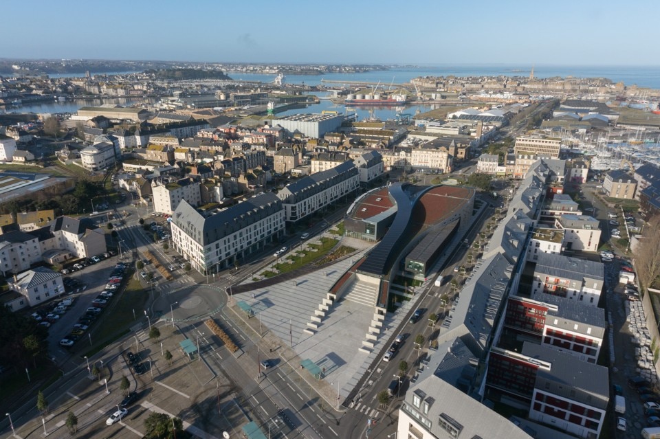 Architecture-Studio, La Grande Passerelle, Saint-Malo, France. <b>Top</b>: Photo Mereglier Coudrais. <b>Above</b>: Photo Herve Coudrais