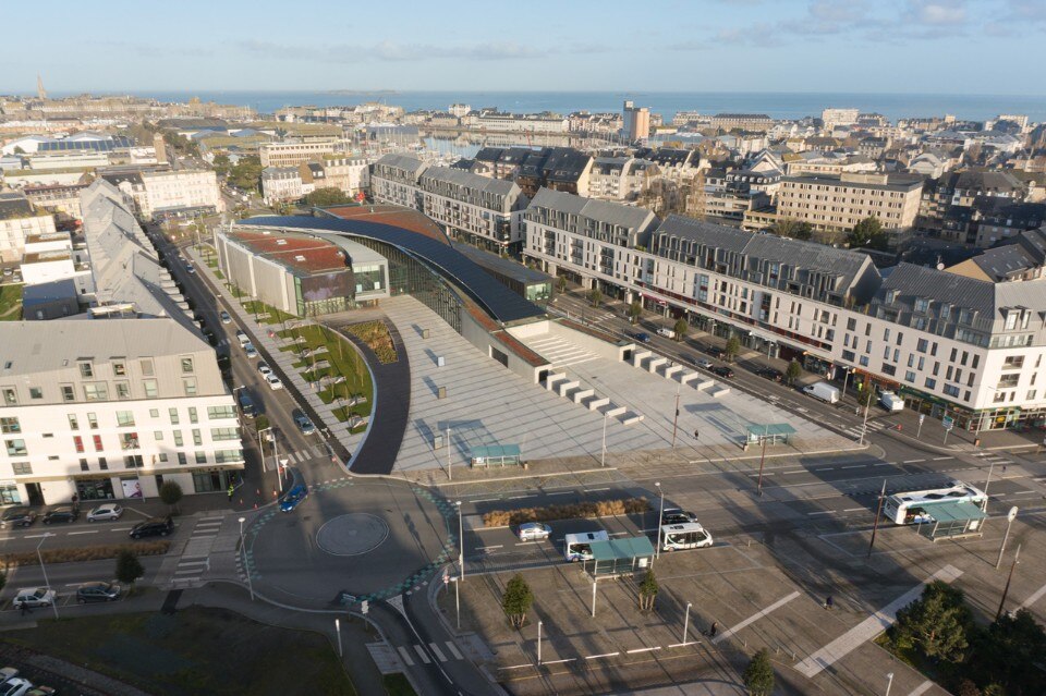 Architecture-Studio, La Grande Passerelle, Saint-Malo, France. <b>Top</b>: Photo Herve Coudrais