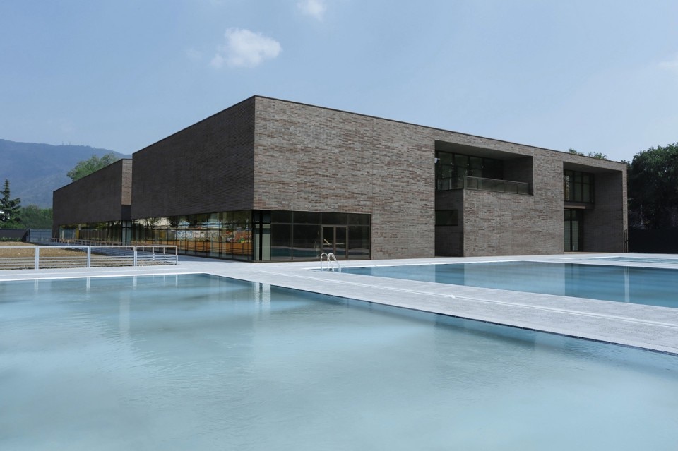 Camillo Botticini, Centro natatorio, Mompiano, Brescia. In apertura e sopra: photo Niccolò Galeazzi