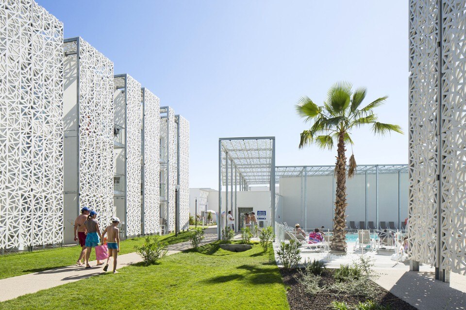 Jacques Ferrier Architectures, Nakâra Residential Hotel, Cap d’Agde, France. Photo © Jacques Ferrier Architectures