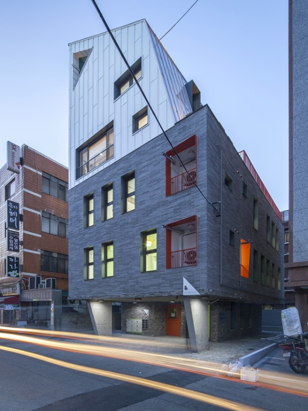 YOAP, White Edge on Brick, Seoul, 2016