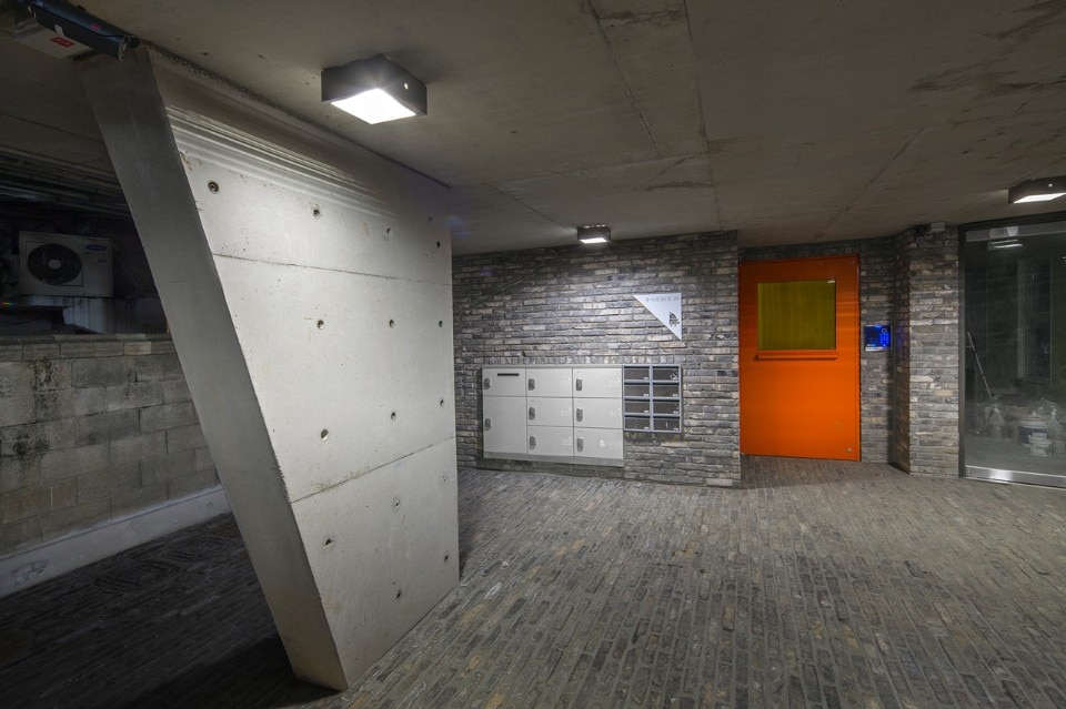 YOAP, White Edge on Brick, Seoul, 2016