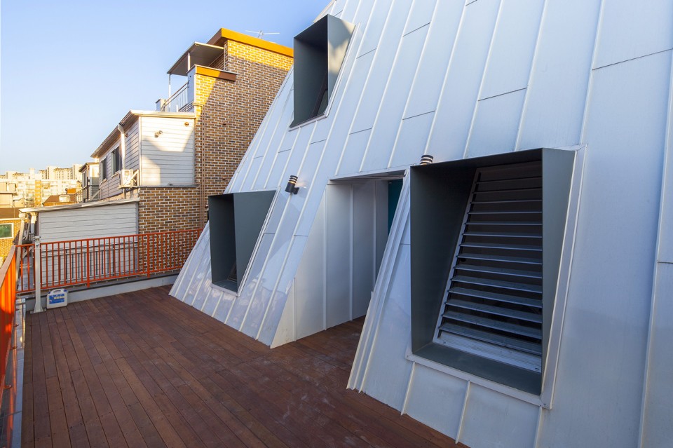 YOAP, White Edge on Brick, Seoul, 2016