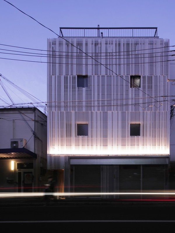 Jun Murata, N Strips, ristrutturazione di un edificio per appartamenti e uffici nei pressi di Osaka, Giappone dell'Ovest, 2016