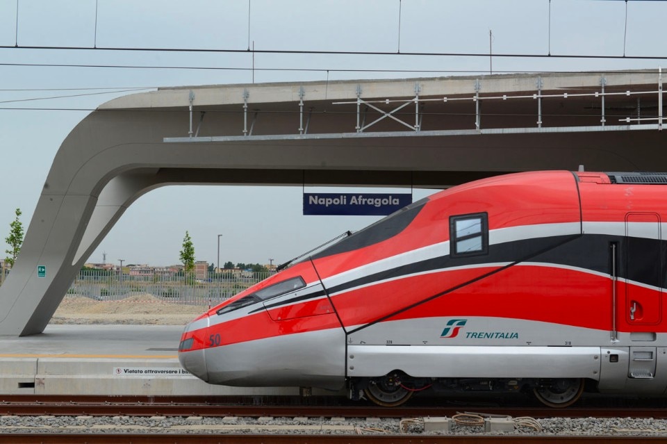 Zaha Hadid Architects, Stazione Napoli-Afragola, vista del binario di arrivo, Napoli, 2017 Zaha Hadid Architects, Stazione Napoli-Afragola, vista del binario di arrivo, Napoli, 2017