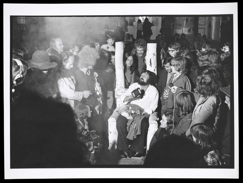 In foto Harald Szeemann, Last night of Documenta 5, 1972, Getty Research Institute, Los Angeles, Courtesy  J. Paul Getty Trust, foto  Balthasar Burkhard,