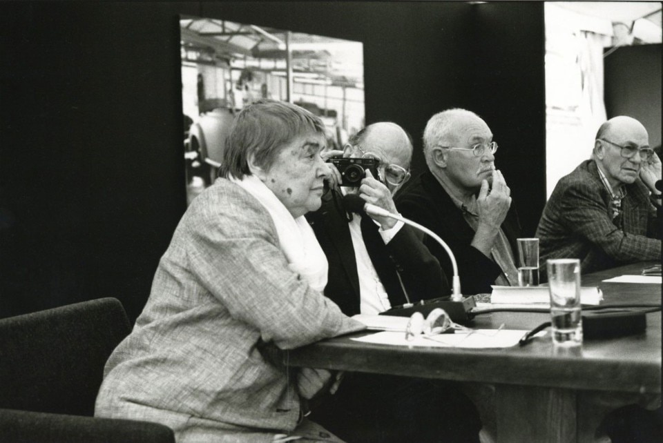 Allen Ginsberg immortala Fernana Pivano durante il convegno alla Giudecca sulla "Natura", Venezia, 1995