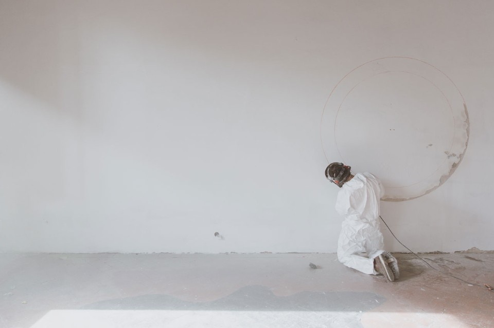 Duccio Maria Gambi, Furniture designer, fase di lavorazione "Sul Muro" installazione creata per 11 spazi