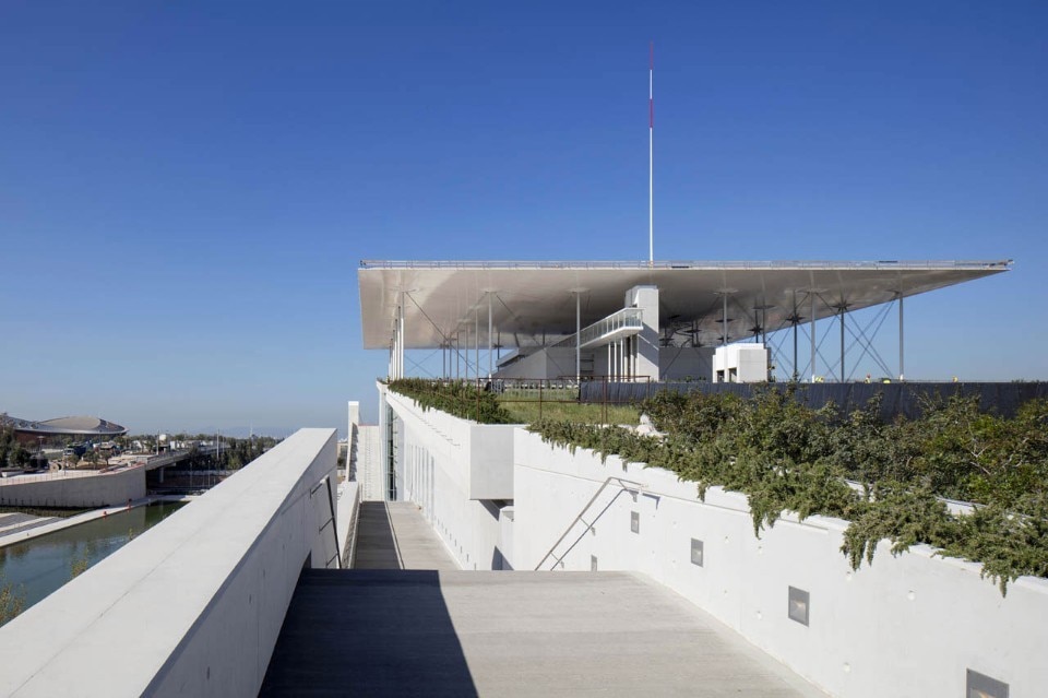 Renzo Piano Building Workshop, Stavros Niarchos Foundation Cultural Centre, Kallithea, view from the canal building. © RPBW, photo Shunji Ishida 