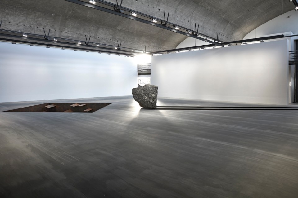 Installation View of Michael Heizer at Le Bourget, 2018 Pictured: Cilia, 1968–1990 (left) and Slot Mass, 1968–2017 (right)