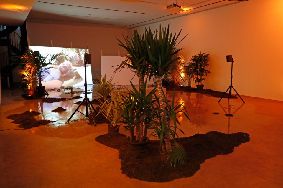 Laure Prouvost, Lick In The Past, 2016, Studio des Acacias, fino al 10 novembre 2018, Parigi