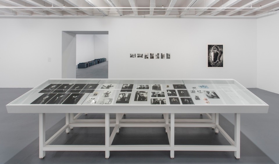 Vista dell’installazione di Zoe Leonard: Survey, Dall’11 novembre, 2018 al 25 marzo, 2019, The Geffen Contemporary,  MOCA, courtesy The Museum of Contemporary Art, Los Angeles