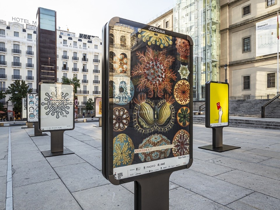 Covid Exit a Madrid, i poster nella città