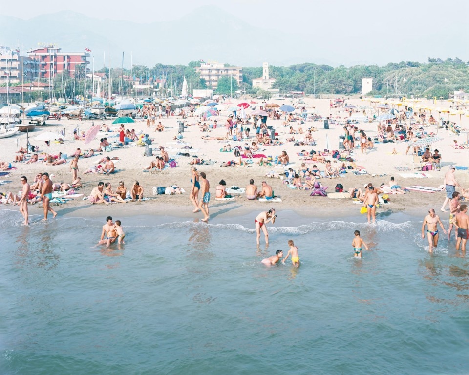 Massimo Vitali, Marina di Pietrasanta. Courtesy Massimo Vitali