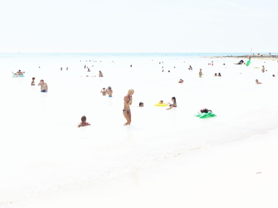 Massimo Vitali, “Maddalena Penitente” , Rosignano. Courtesy Massimo Vitali