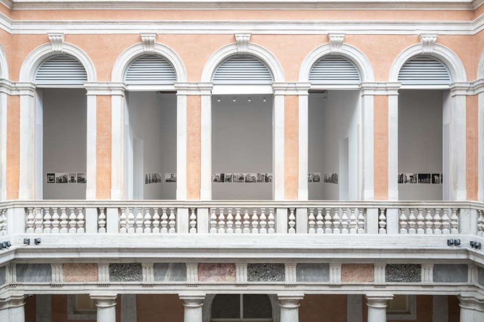 La mostra fotografica Hypervenezia a Palazzo Grassi.